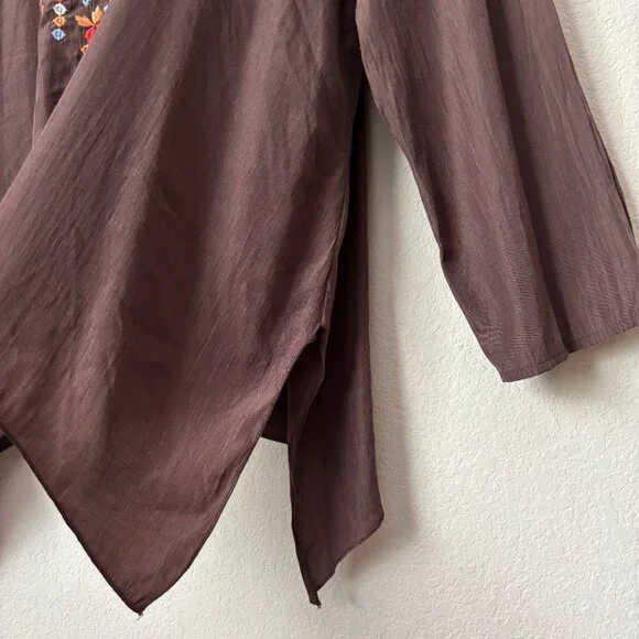 Andree by UNIT 1X Floral Embroidered Longline Sharkbite Hem Blouse Top - Picture 8 of 12